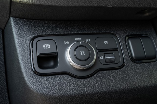 Vehicle image 18 of 20