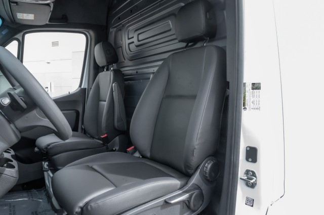 Vehicle image 13 of 20
