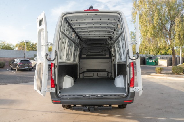 Vehicle image 8 of 20