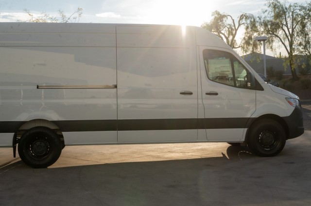 Vehicle image 4 of 20