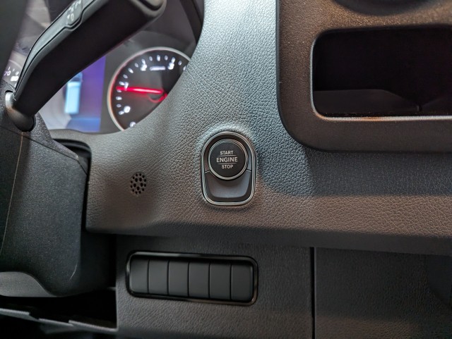 Vehicle image 17 of 23