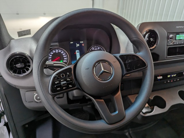 Vehicle image 13 of 23