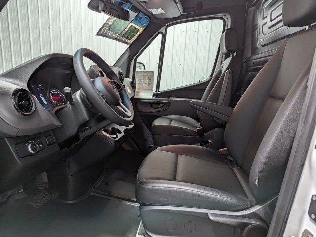 Vehicle image 9 of 23