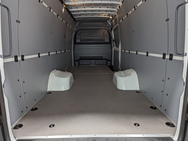 Vehicle image 19 of 23