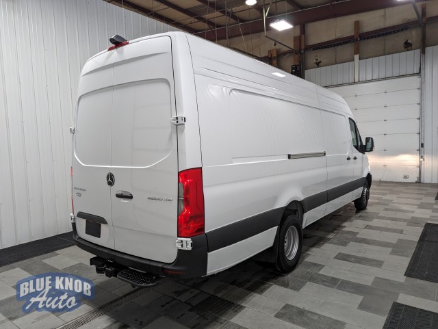 Vehicle image 4 of 23