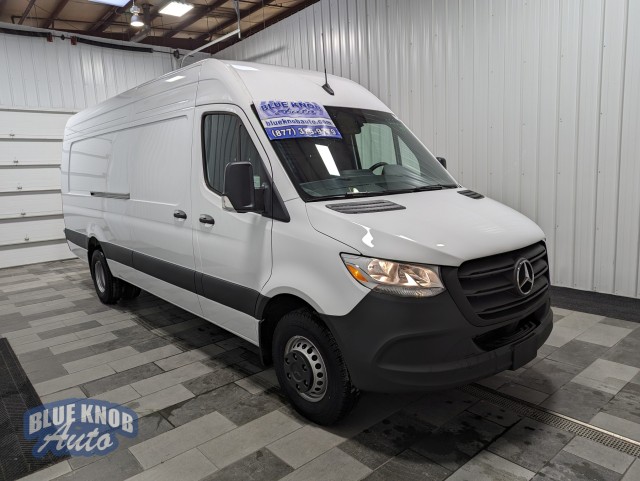 Vehicle image 3 of 23