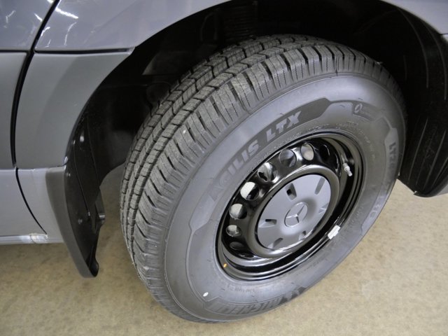 Vehicle image 6 of 16