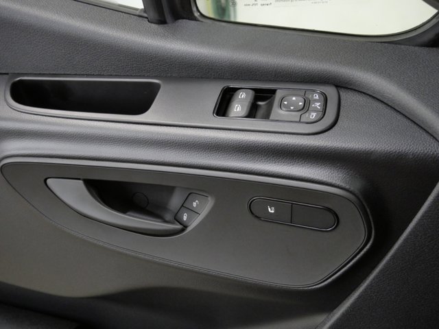 Vehicle image 15 of 16