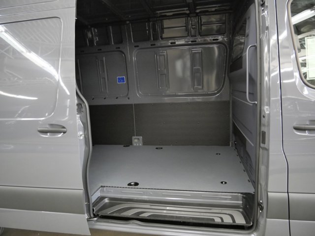 Vehicle image 9 of 16