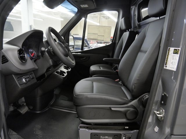 Vehicle image 12 of 16