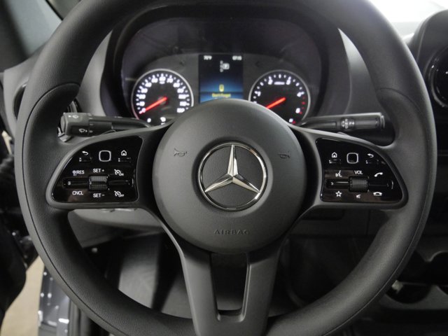 Vehicle image 14 of 16