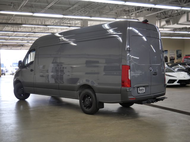 Vehicle image 4 of 16