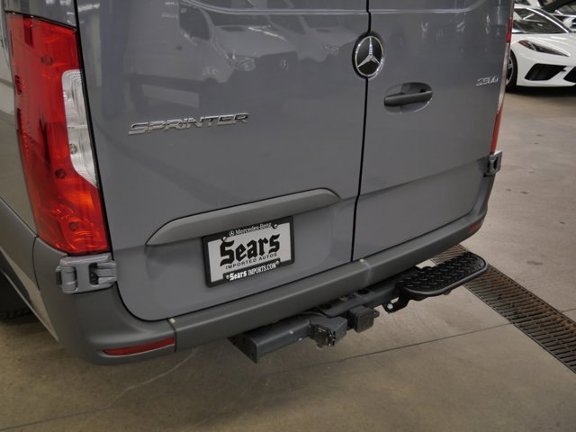 Vehicle image 11 of 16