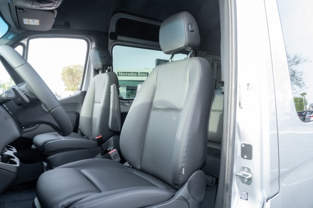 Vehicle image 15 of 22