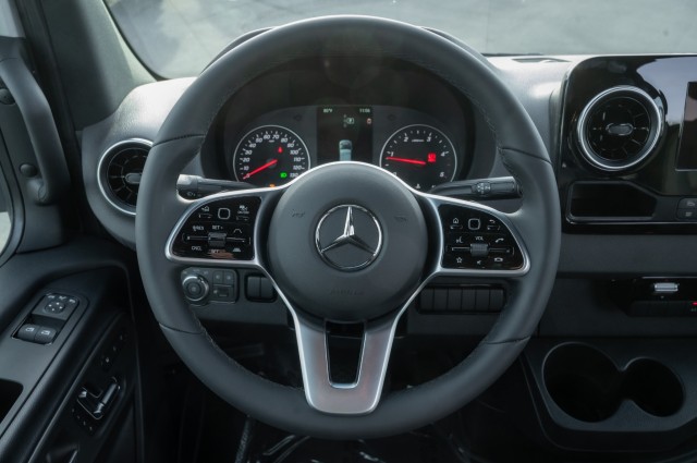 Vehicle image 20 of 22