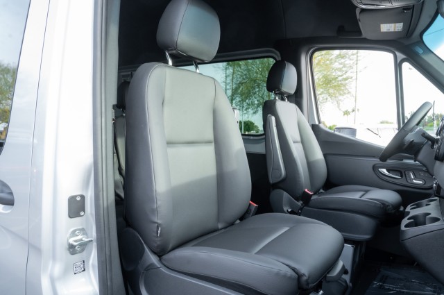 Vehicle image 16 of 22