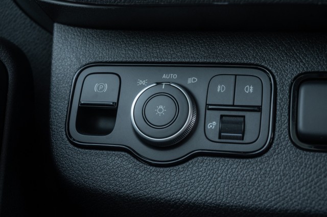 Vehicle image 21 of 22