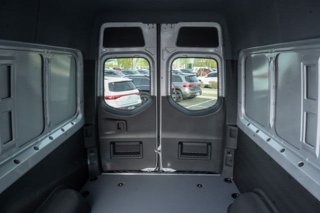 Vehicle image 13 of 22