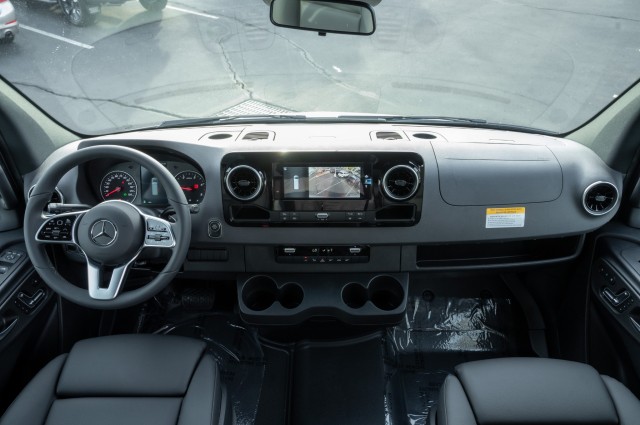 Vehicle image 17 of 22
