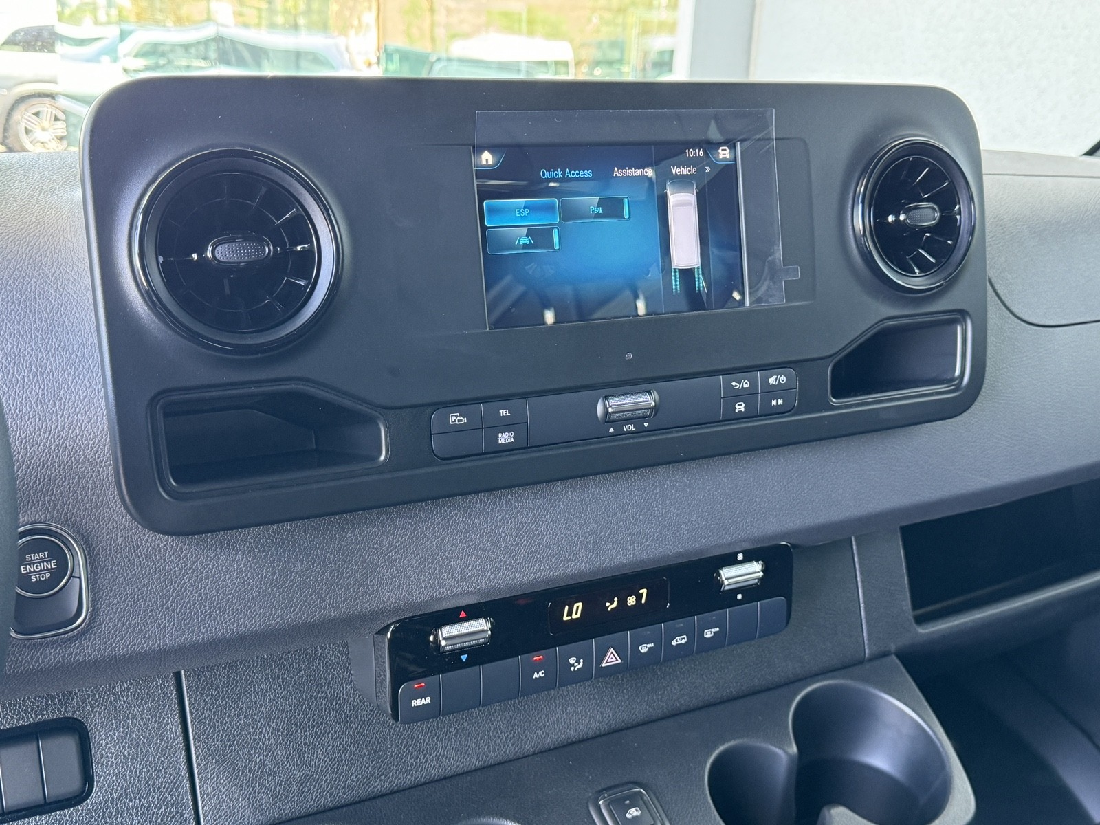 Vehicle image 25 of 28