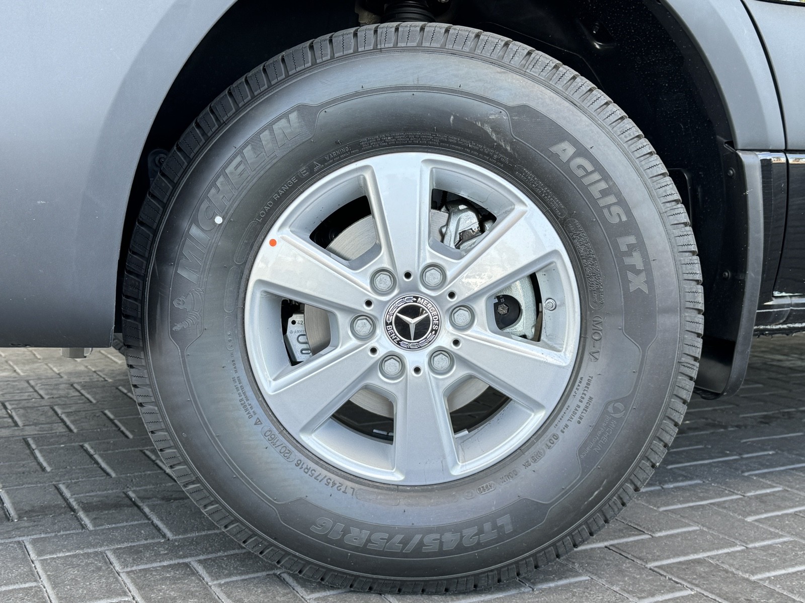 Vehicle image 19 of 28
