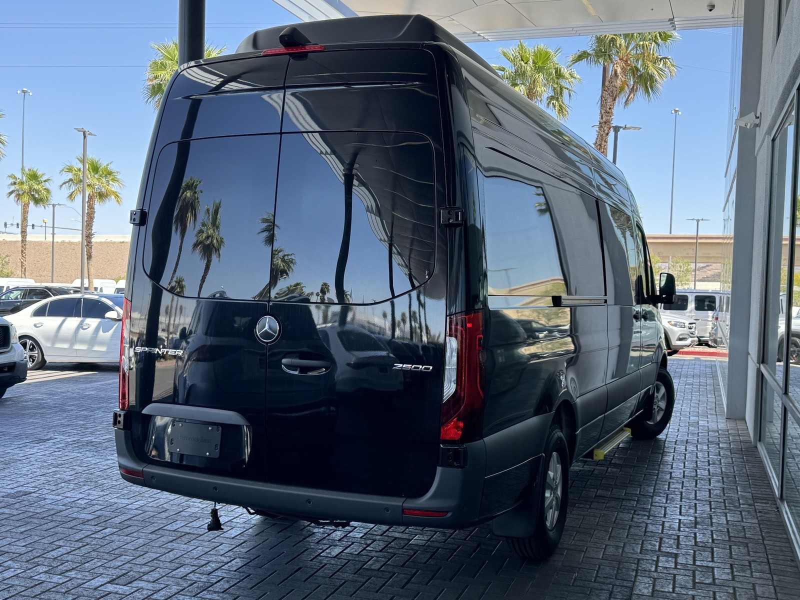 Vehicle image 7 of 28
