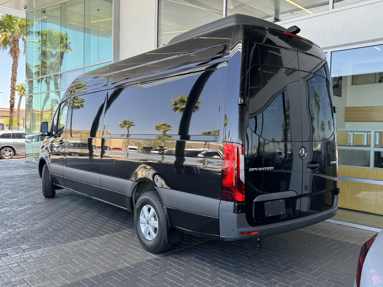 Vehicle image 5 of 28