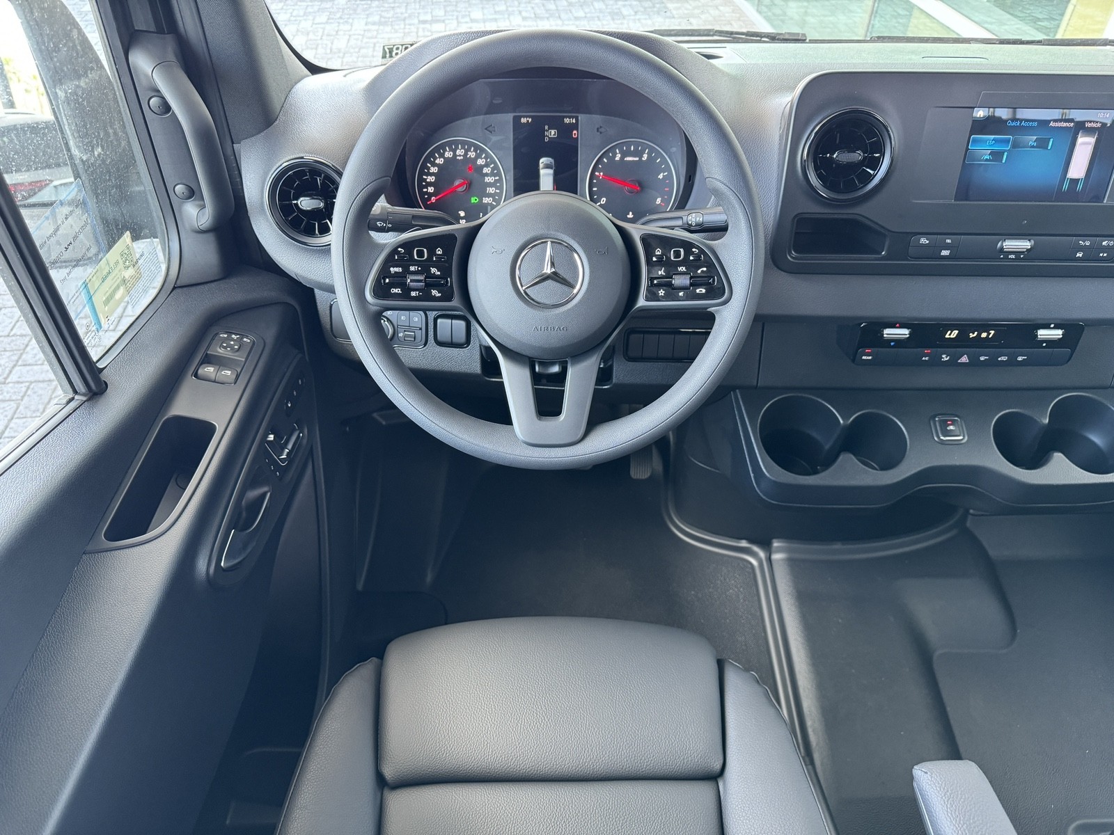 Vehicle image 8 of 28