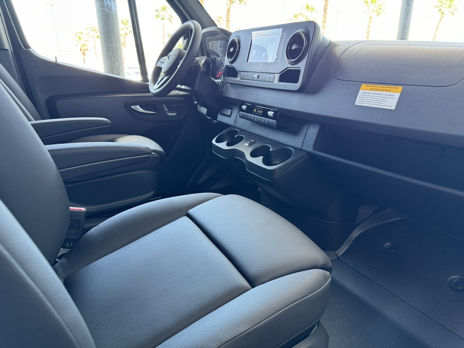 Vehicle image 21 of 28