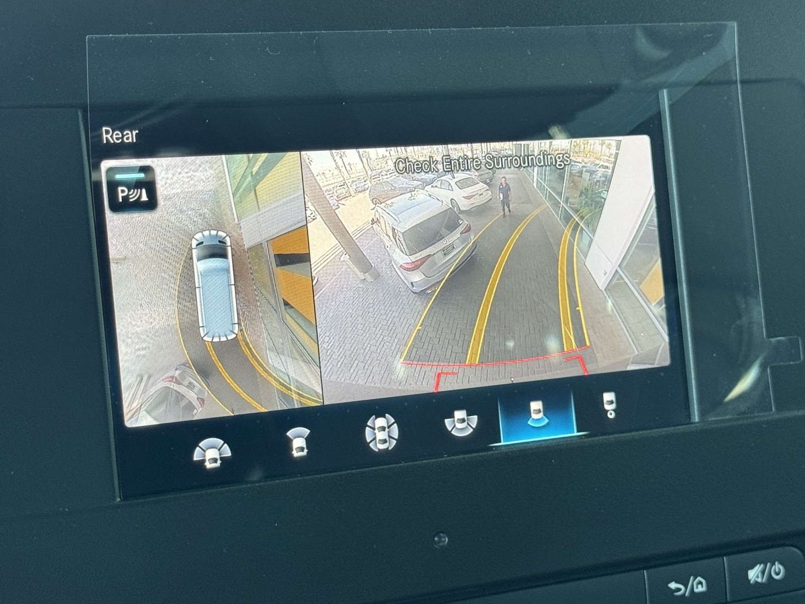 Vehicle image 26 of 28