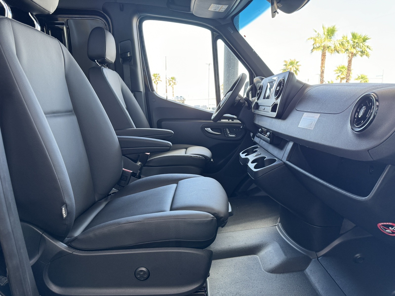 Vehicle image 10 of 28