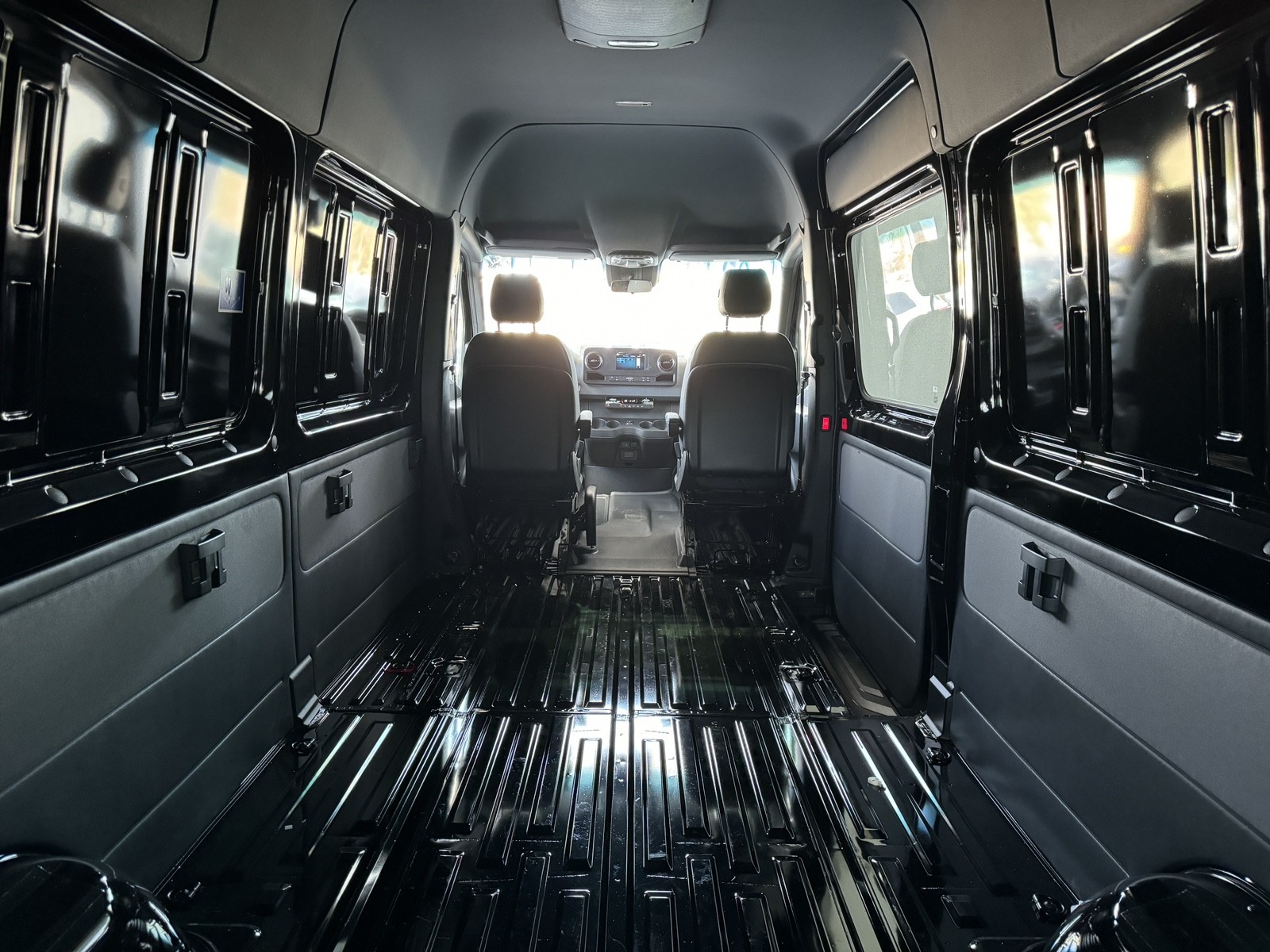 Vehicle image 16 of 28