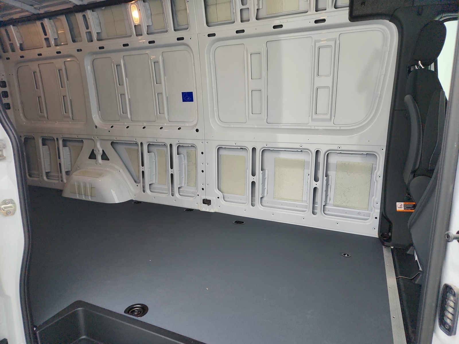 Vehicle image 13 of 19