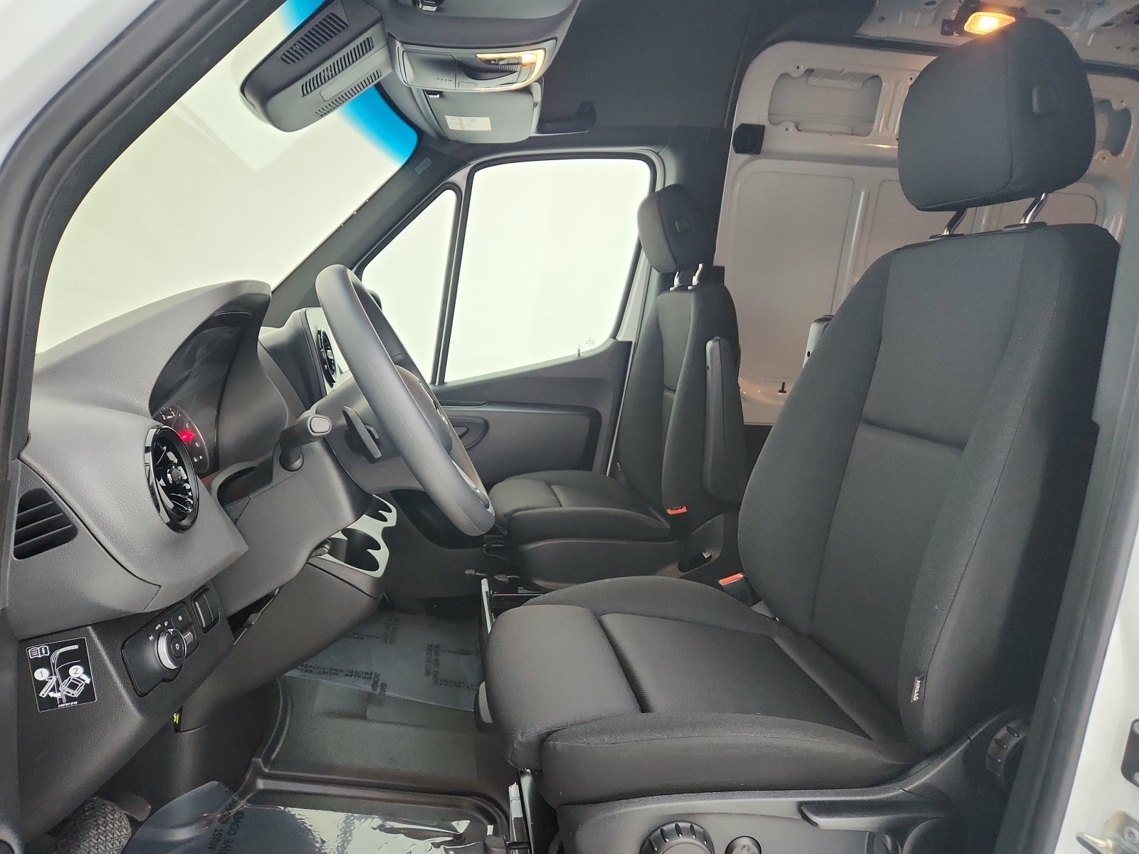 Vehicle image 10 of 19