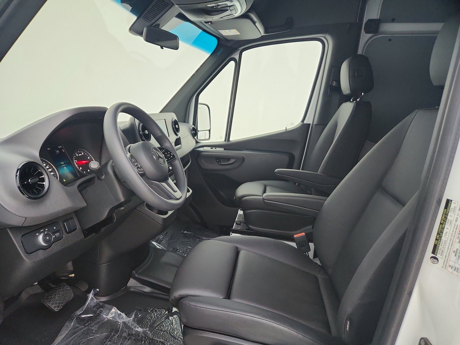 Vehicle image 9 of 19