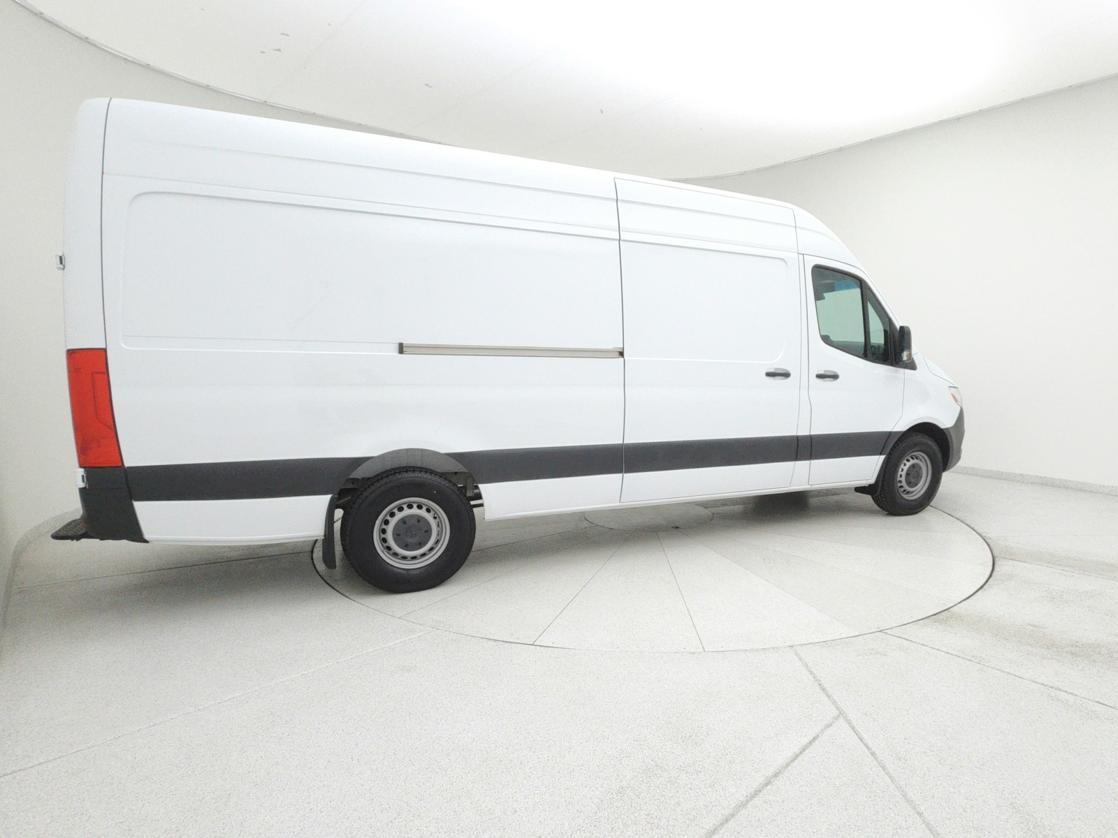 Vehicle image 4 of 19