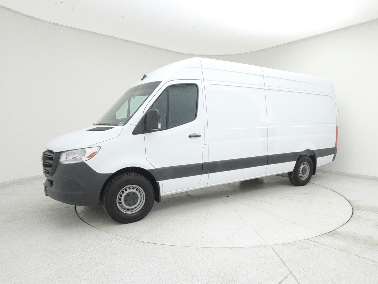Vehicle image 8 of 19