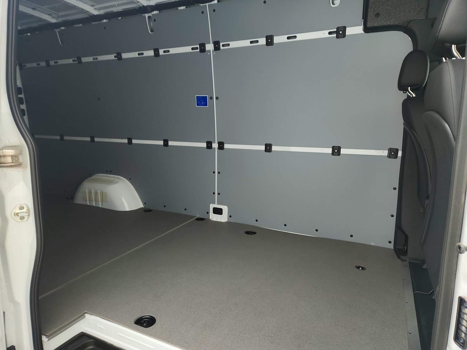 Vehicle image 13 of 19