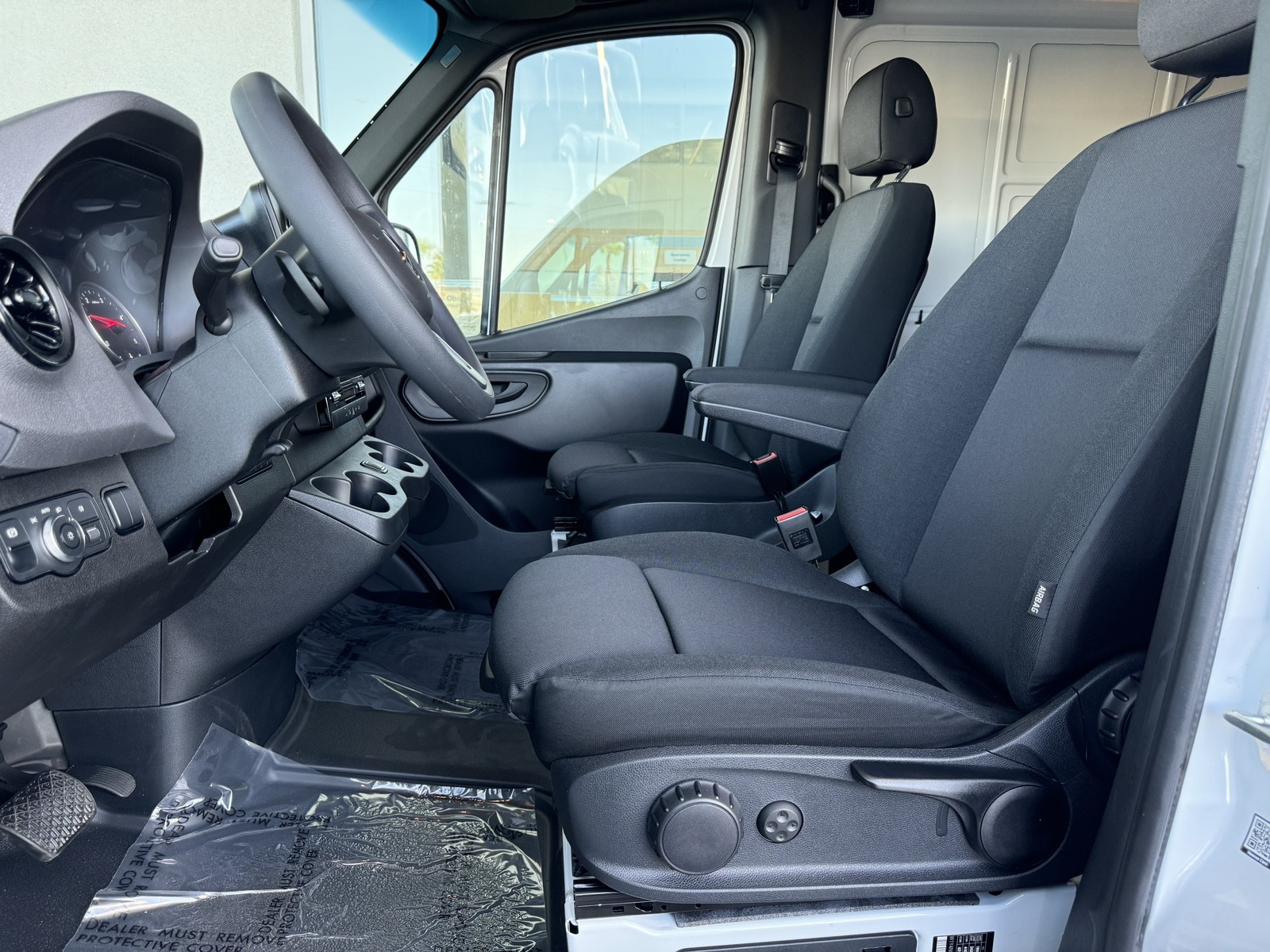 Vehicle image 24 of 28