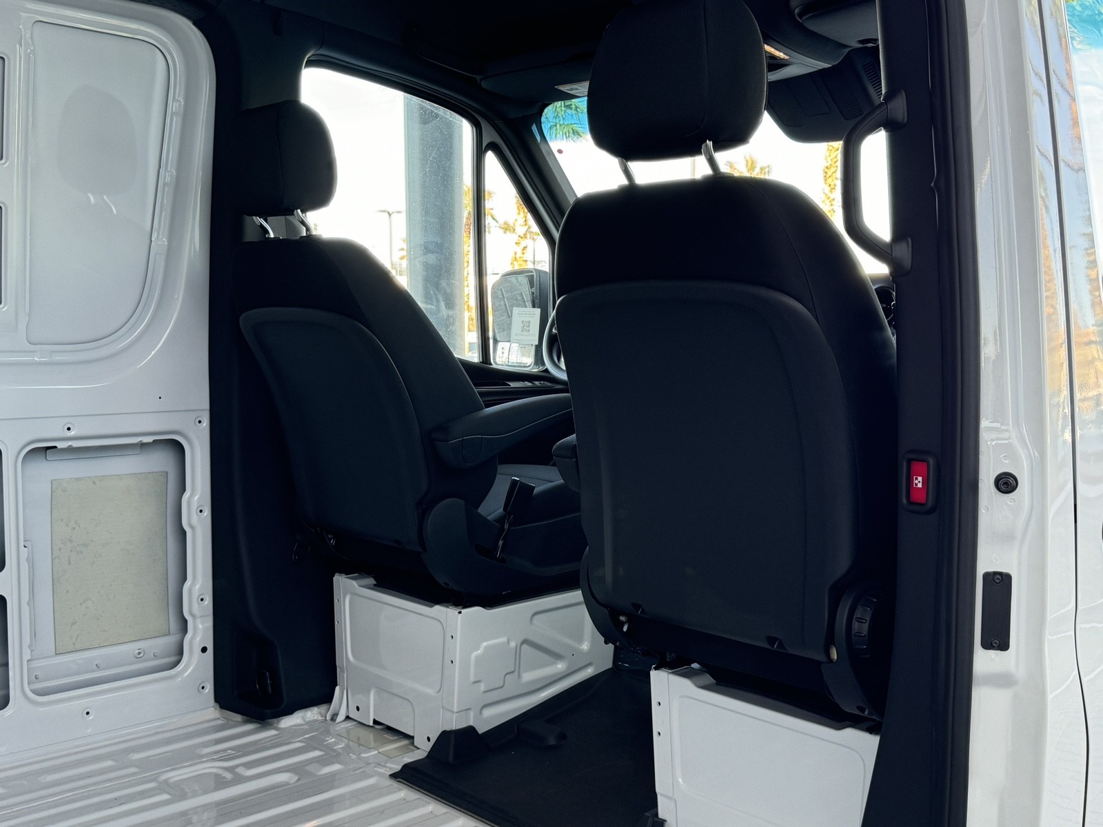 Vehicle image 12 of 28