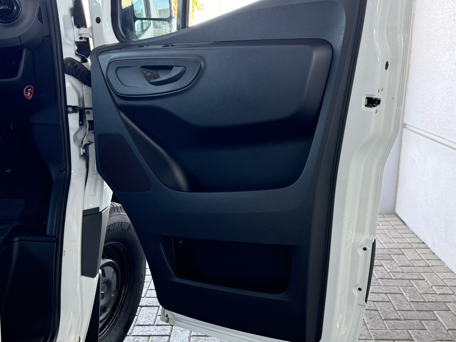 Vehicle image 22 of 28