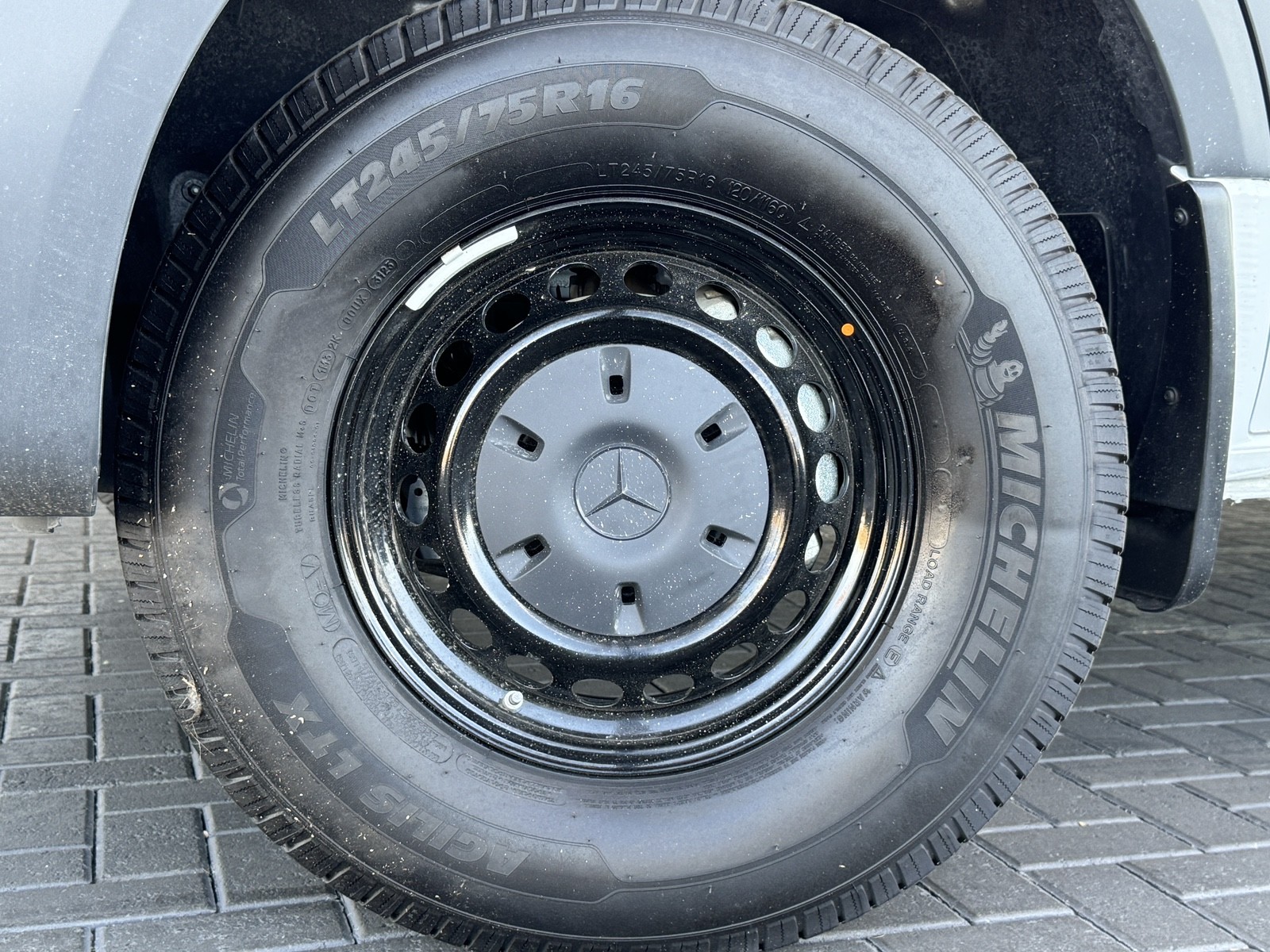 Vehicle image 19 of 28