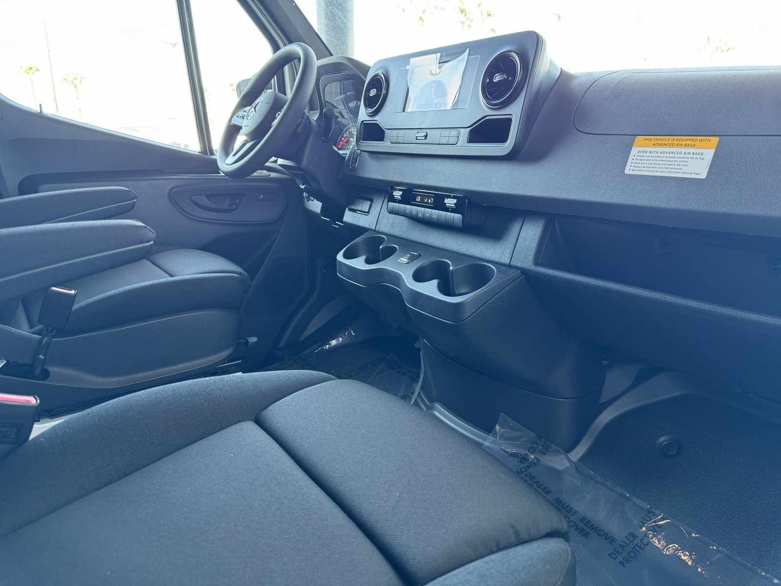 Vehicle image 21 of 28