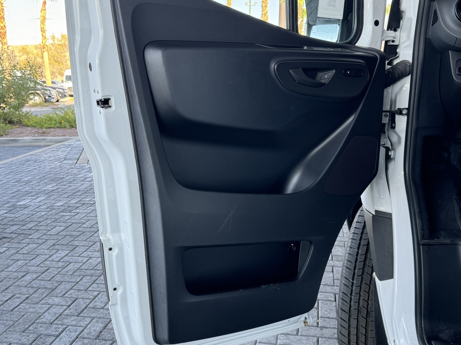 Vehicle image 23 of 28