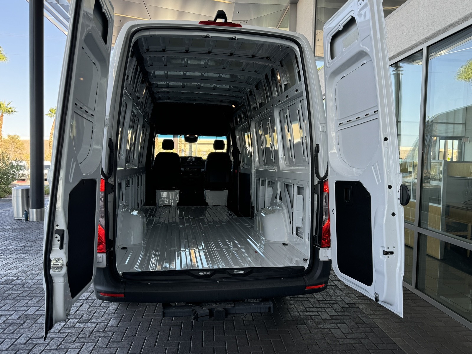 Vehicle image 16 of 28