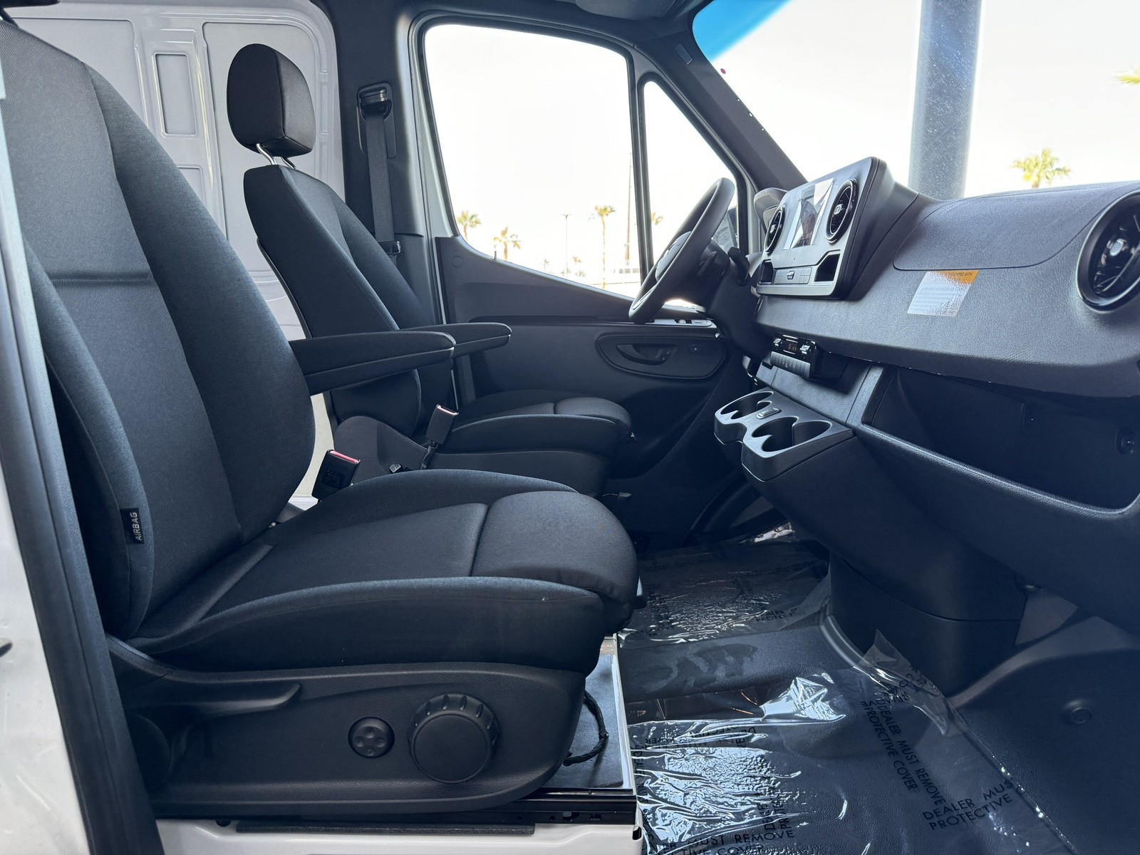 Vehicle image 10 of 28