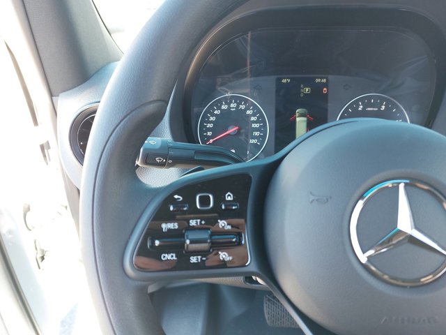 Vehicle image 17 of 33