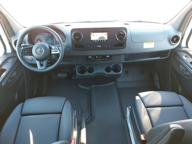 Vehicle image 10 of 33