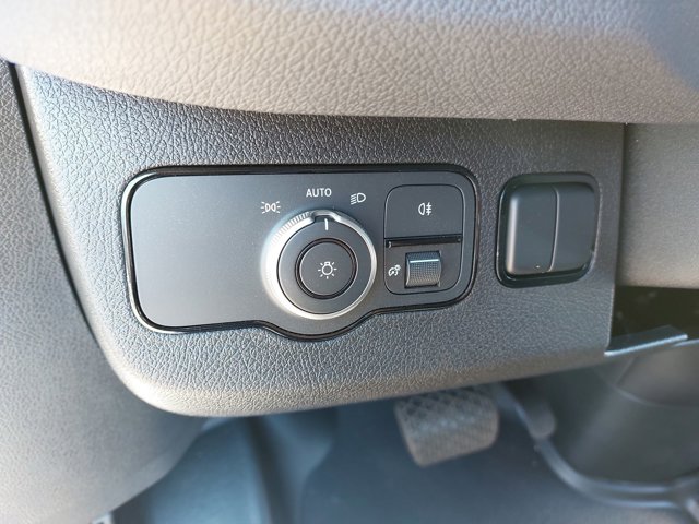Vehicle image 25 of 33