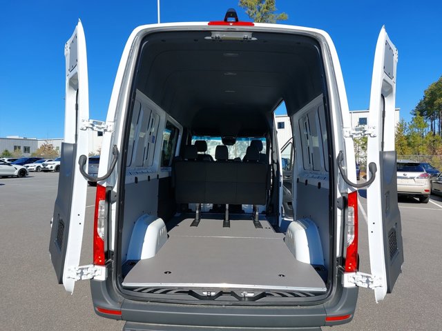 Vehicle image 14 of 33
